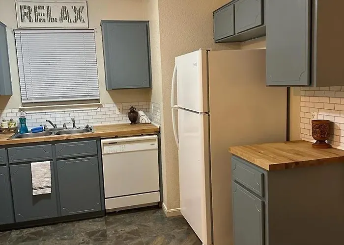 Comfort Townhouse 3 2 Baths Entire Pet Friendly