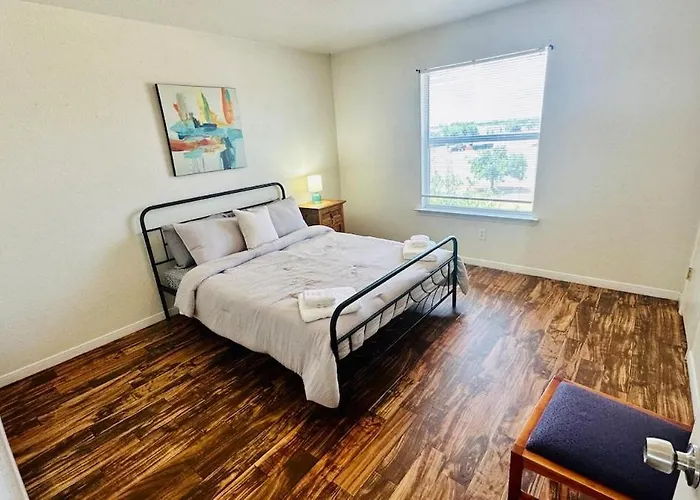 Apartment Comfort Townhouse 3 2 Baths Entire Pet Friendly *