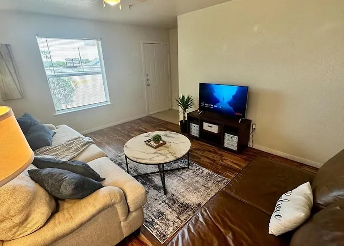 Comfort Townhouse 3 2 Baths Entire Pet Friendly