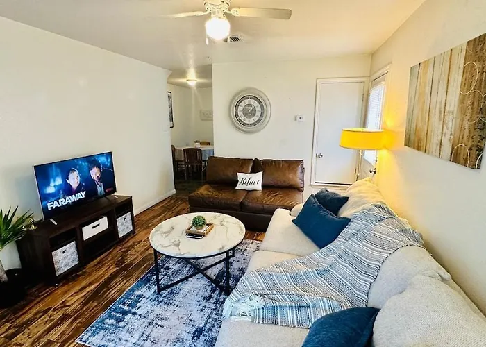 Comfort Townhouse 3 2 Baths Entire Pet Friendly *