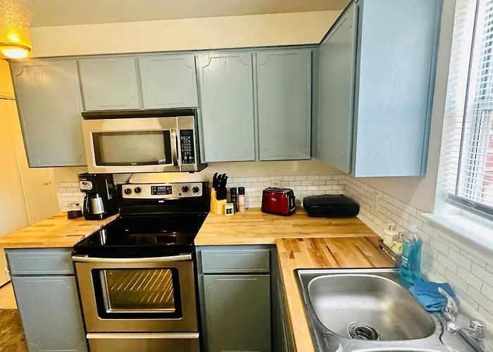 Comfort Townhouse 3 2 Baths Entire Pet Friendly *