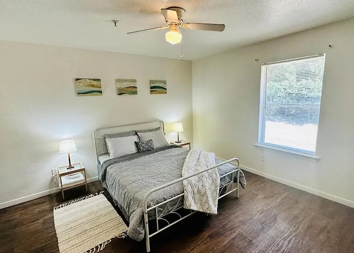 Comfort Townhouse 3 2 Baths Entire Pet Friendly