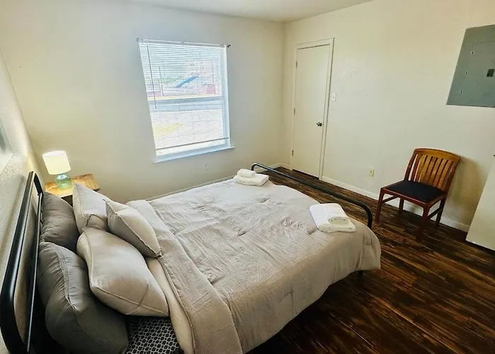 Comfort Townhouse 3 2 Baths Entire Pet Friendly Apartment *